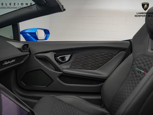 Used 2024 Lamborghini Huracan EVO image 33