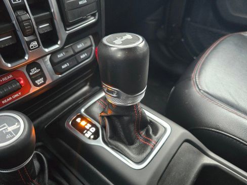 Certified 2021 Jeep Wrangler Unlimited Rubicon w/ Dual Top Group image 38