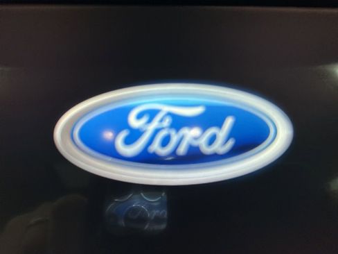 Used 2018 Ford Focus SEL FWD image 12
