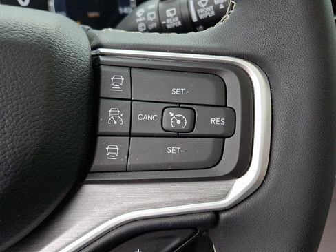 Used 2025 Jeep Wagoneer 4WD w/ Premium Group I image 21