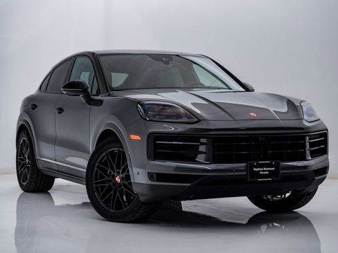 Certified 2025 Porsche Cayenne Coupe image 8