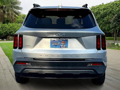 Used 2022 Kia Sorento S image 4