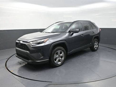 Used 2025 Toyota RAV4 LE AWD/4WD image 3