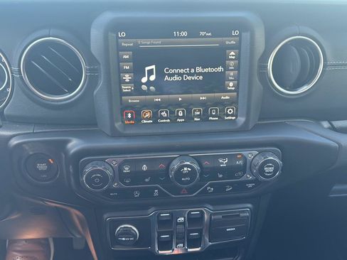 Used 2020 Jeep Wrangler Unlimited Sahara AWD/4WD image 13