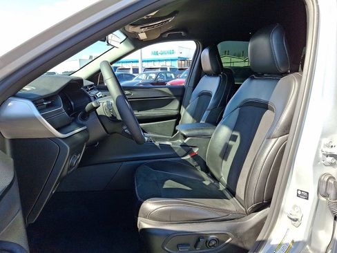 Used 2025 Jeep Grand Cherokee Altitude image 24