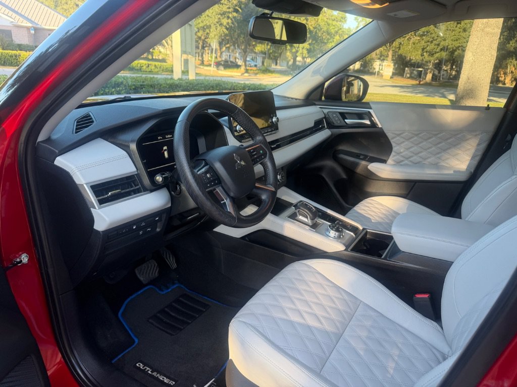 Used 2023 Mitsubishi Outlander SEL AWD/4WD image 12