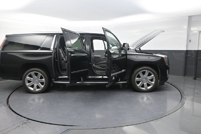 Used 2020 Cadillac Escalade ESV Premium Luxury AWD/4WD image 47
