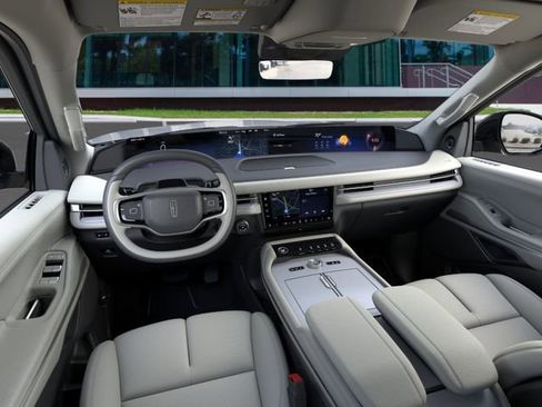 New 2026 Lincoln Navigator L Premier AWD/4WD image 9