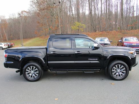 Used 2020 Toyota Tacoma Limited image 4