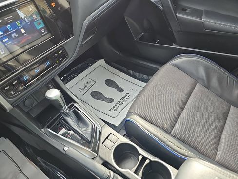 Used 2017 Toyota Corolla L image 29