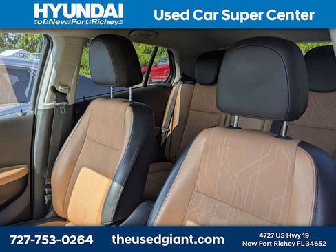 Used 2017 Chevrolet Trax LT w/ Driver Confidence Package FWD image 3