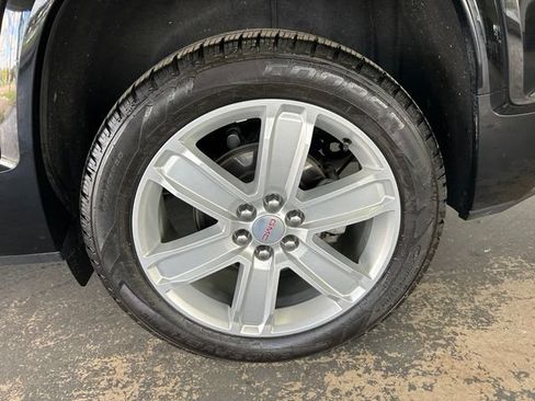 Used 2019 GMC Acadia Denali w/ Technology Package AWD/4WD image 9