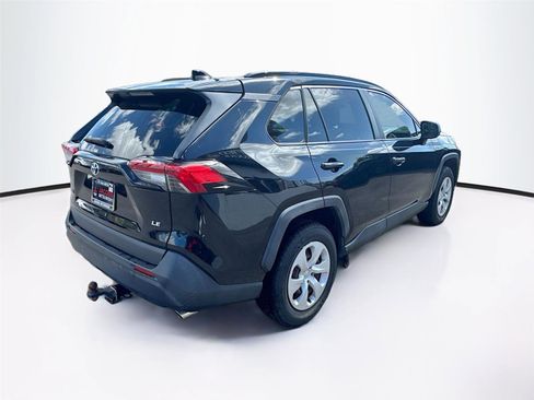 Used 2019 Toyota RAV4 LE image 5