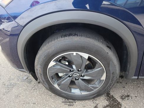 Certified 2025 Nissan Rogue SV AWD/4WD image 11