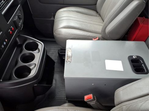 Used 2015 Chevrolet Express 2500 RWD image 14