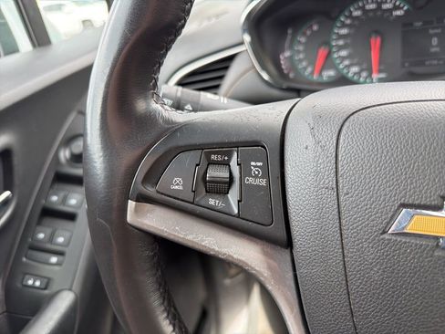 Used 2022 Chevrolet Trax LT w/ Driver Confidence Package image 12