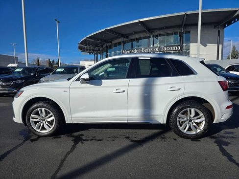 Used 2022 Audi Q5 2.0T Premium w/ Convenience Package image 3