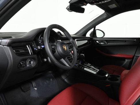 Used 2026 Porsche Macan AWD/4WD image 4