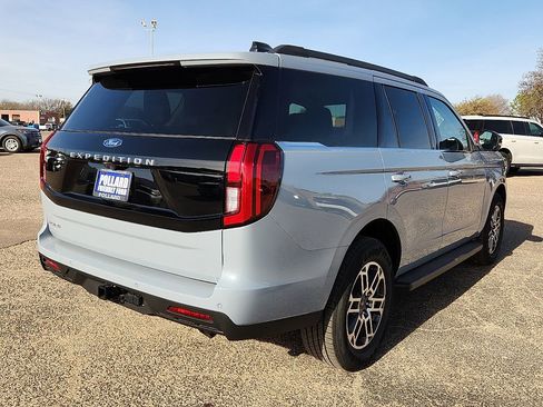 New 2026 Ford Expedition Active image 3