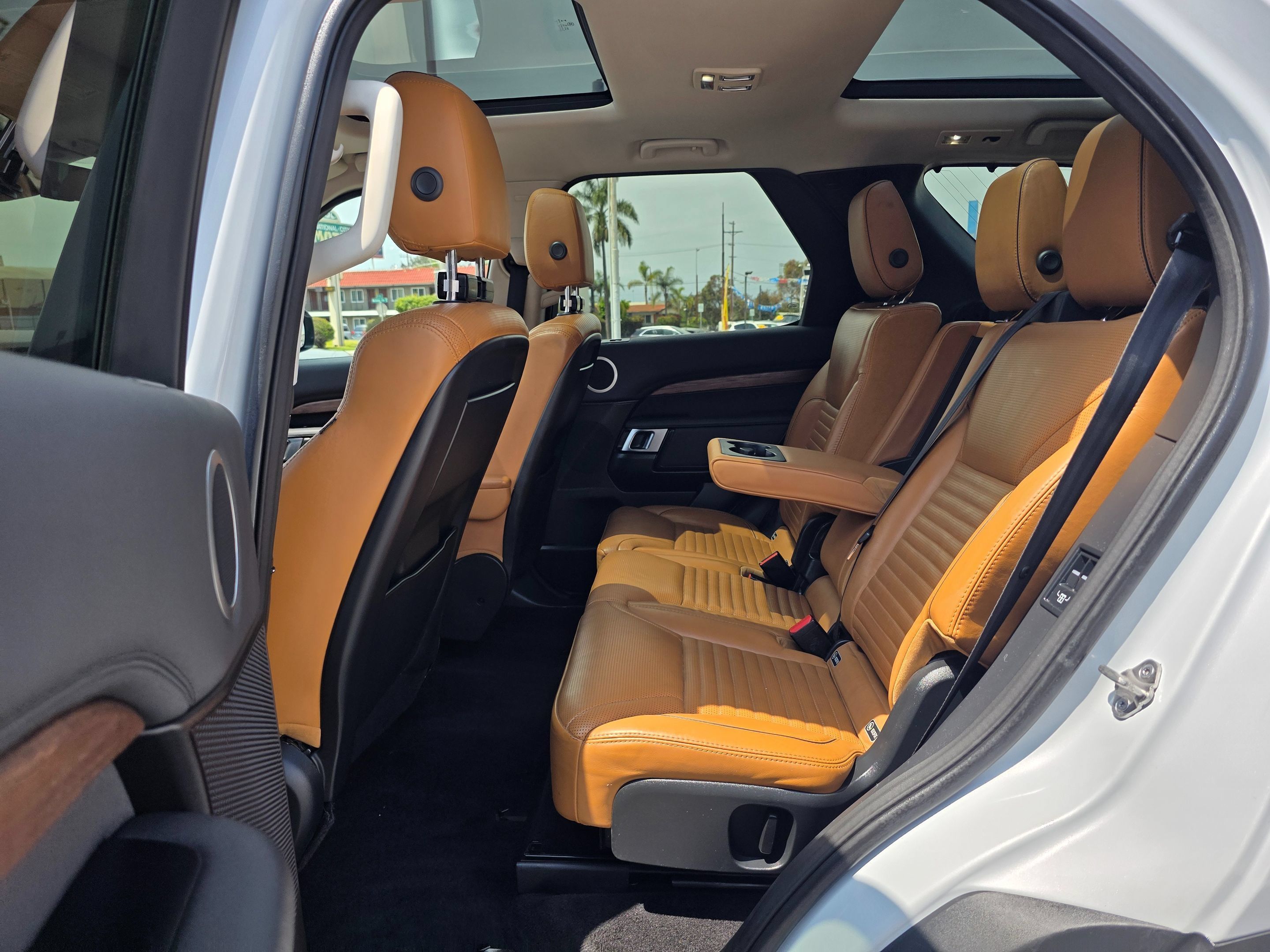 Used 2018 Land Rover Discovery HSE AWD/4WD image 21