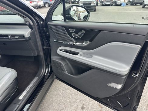 Used 2021 Lincoln Corsair AWD w/ Premium Package image 17