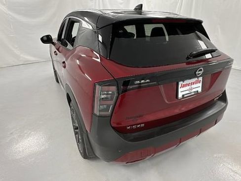 Used 2025 Nissan Kicks SR w/ Illumination Package image 5