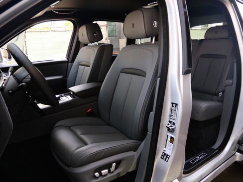 Certified 2026 Rolls-Royce Cullinan Black Badge AWD/4WD image 26