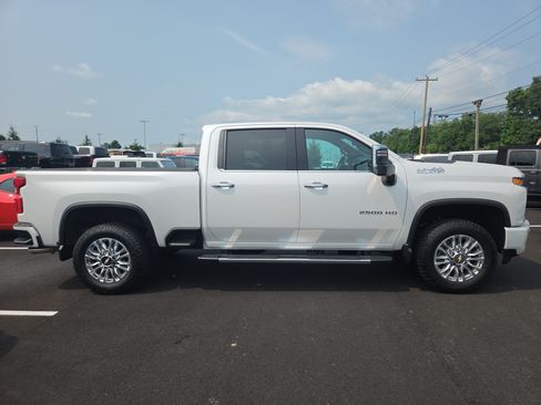 Used 2021 Chevrolet Silverado 2500 High Country w/ Technology Package AWD/4WD image 17