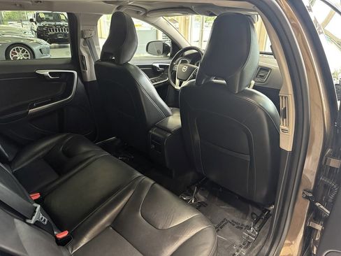 Used 2018 Volvo V60 T5 Cross Country w/ Convenience Package image 49