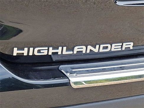 Certified 2022 Toyota Highlander XLE image 30