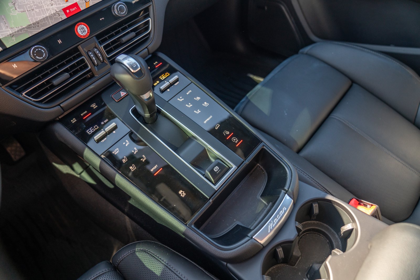 Certified 2026 Porsche Macan AWD/4WD image 20