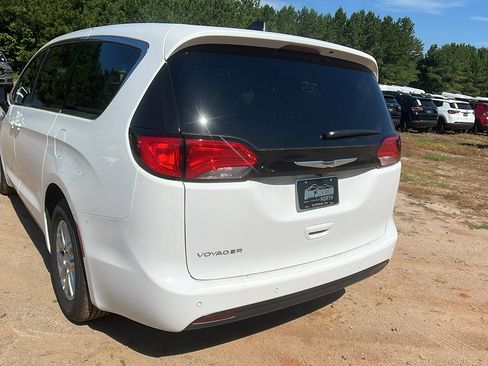 New 2026 Chrysler Voyager LX image 9
