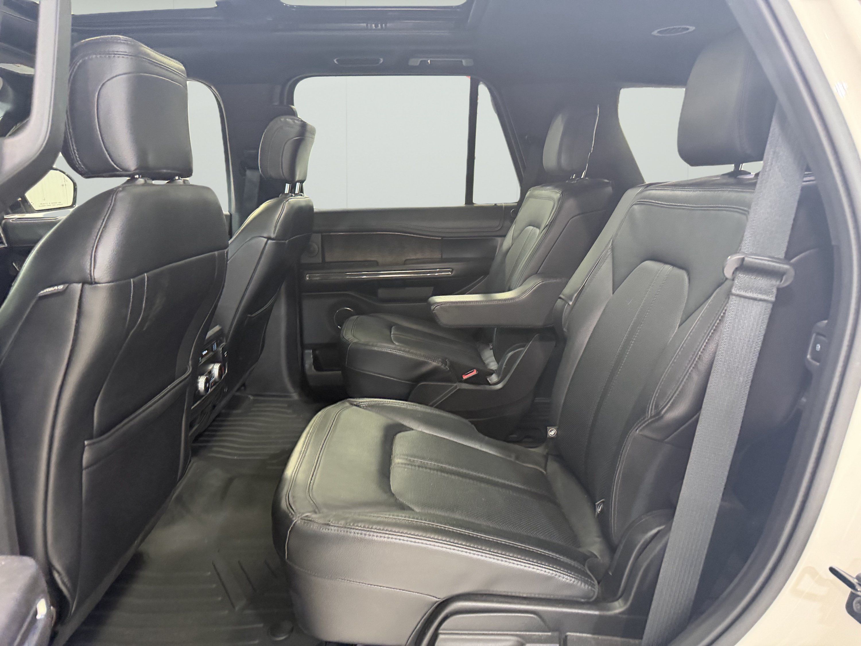 Used 2019 Ford Expedition Limited w/ Equipment Group 302A RWD image 11