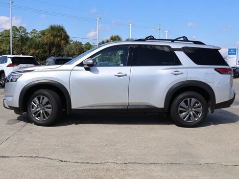 Used 2025 Nissan Pathfinder SV image 26