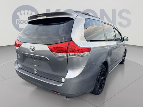 Used 2012 Toyota Sienna LE FWD image 4