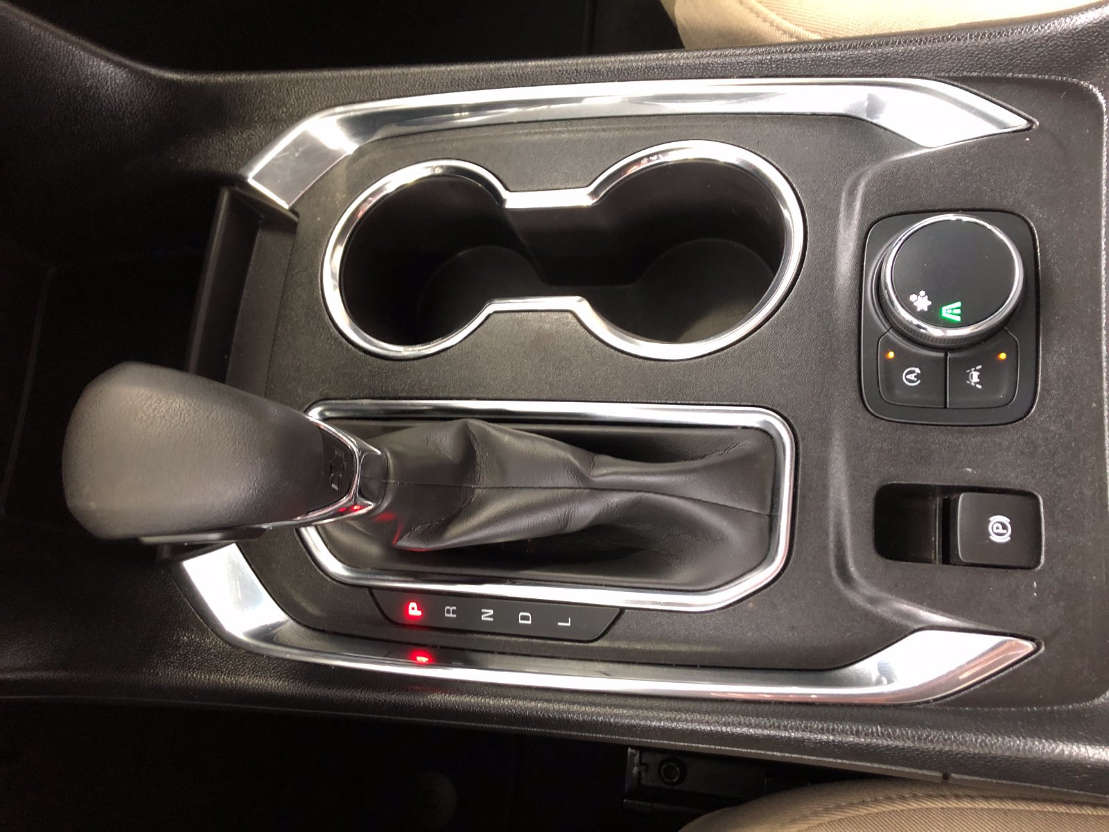 Used 2023 Chevrolet Traverse LS w/ Safety Package FWD image 25