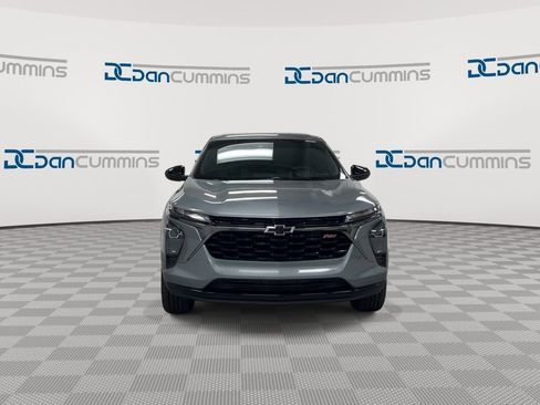 Used 2025 Chevrolet Trax RS image 3