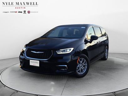 New 2025 Chrysler Pacifica Select