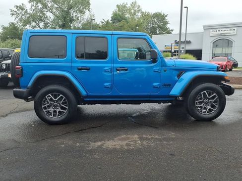 Certified 2025 Jeep Wrangler Unlimited Sahara AWD/4WD image 4