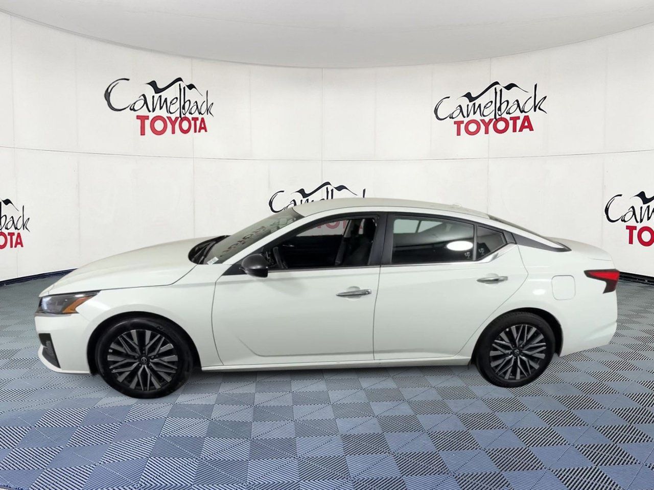 Used 2025 Nissan Altima 2.5 SV FWD image 8
