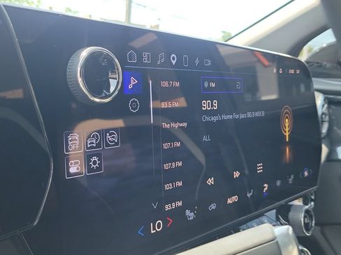 Used 2024 Chevrolet Blazer EV LT AWD/4WD image 30
