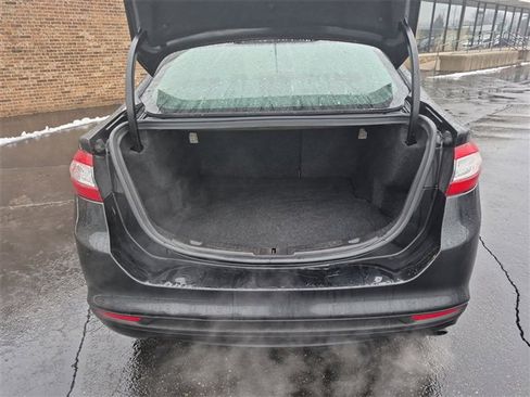 Used 2015 Ford Fusion SE image 22