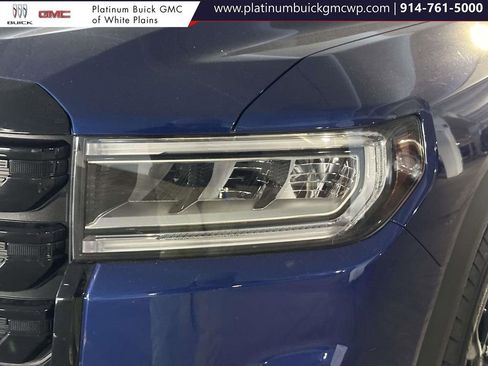 Used 2023 GMC Acadia SLT w/ Elevation Edition image 16
