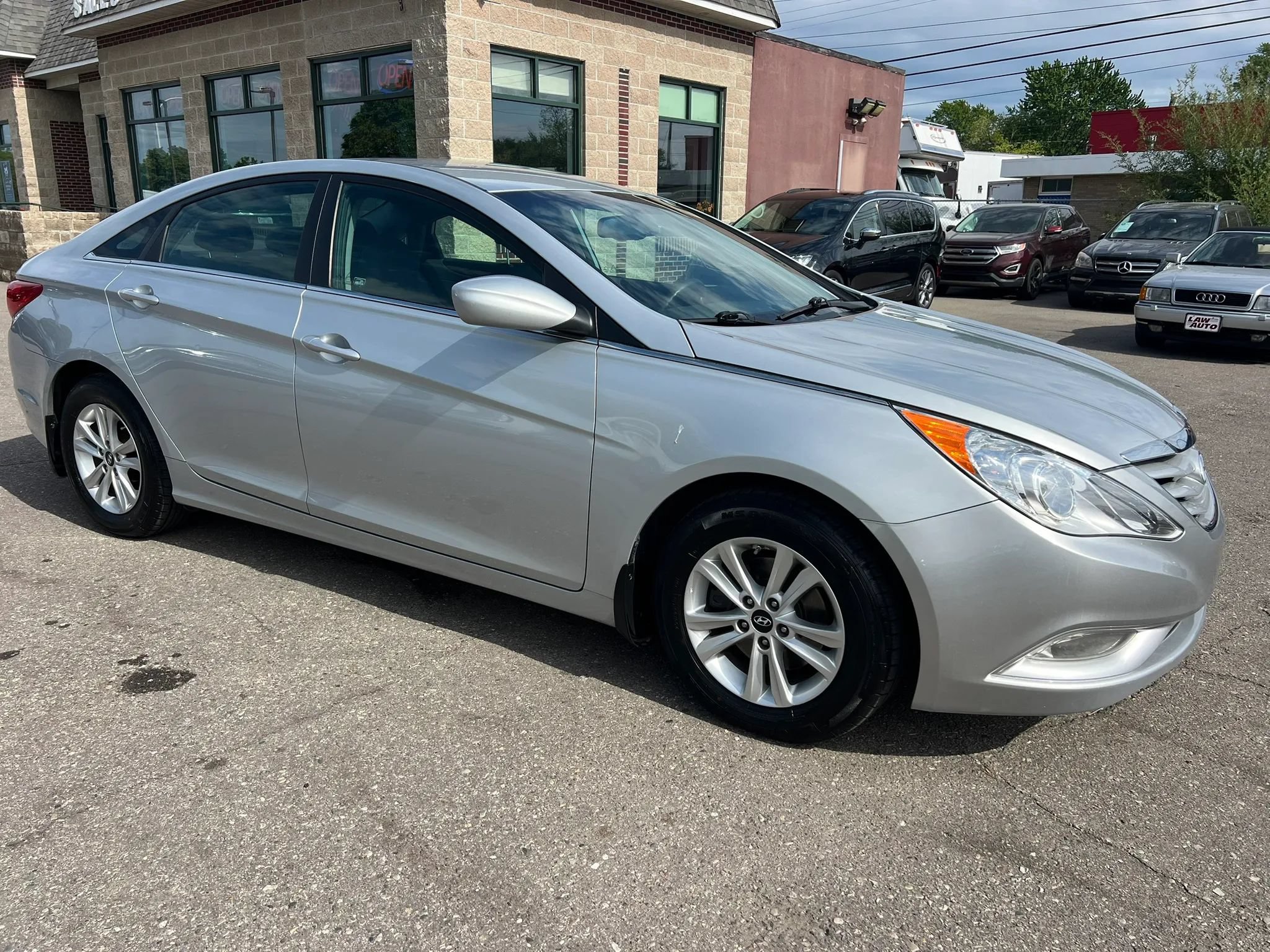 Used 2013 Hyundai Sonata GLS w/ Popular Equipment Pkg FWD image 2