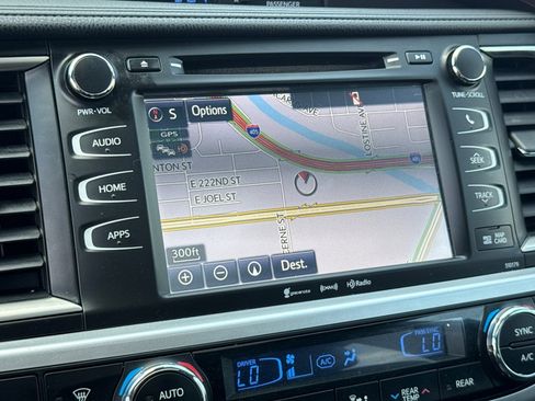 Certified 2018 Toyota Highlander XLE w/ Carpet Mat Package (TMS) image 19