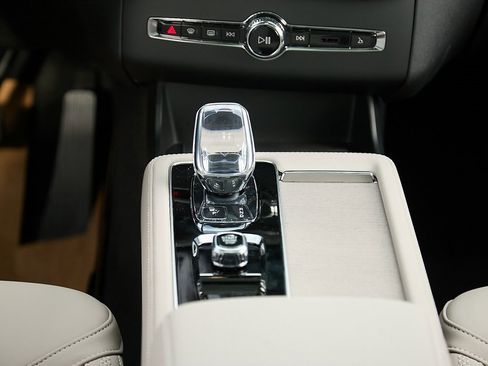 New 2026 Volvo XC90 T8 Plus image 29