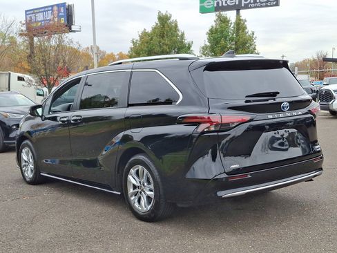 Certified 2024 Toyota Sienna Limited image 4
