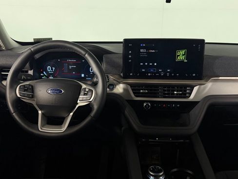 Used 2025 Ford Explorer Active RWD image 14