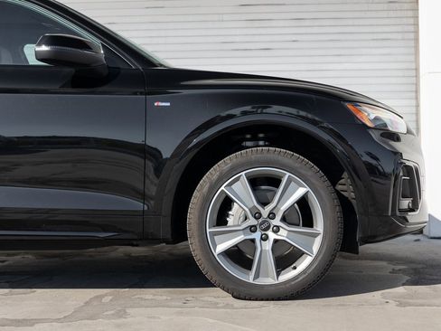 Used 2025 Audi Q5 2.0T Premium w/ Convenience Plus Package image 3