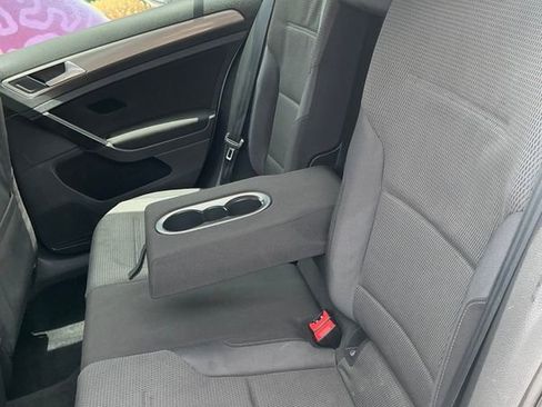 Used 2016 Volkswagen Golf S image 22